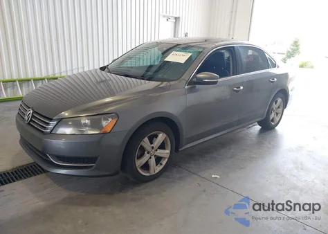2013 Volkswagen Passat 2.5L Se z USA, uszkodzony, nr VIN 1VWBP7A30DC082481